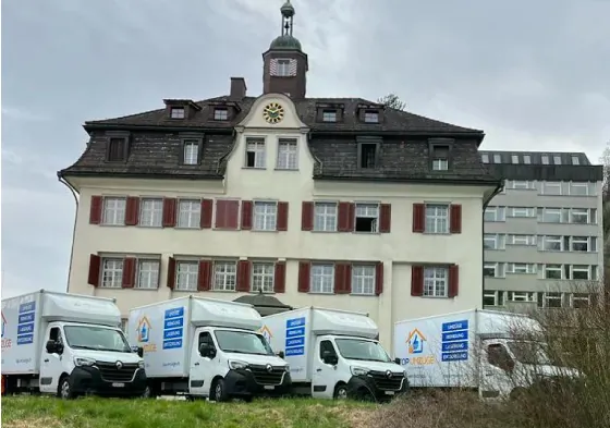 Top-Umzüge-AG-Internationaler-Umzug-Umzugsfirma-Zürich-Umzugswagen-Privatumzug-Firmenumzug-Umzugsreinigung-Autopark-Rathaus