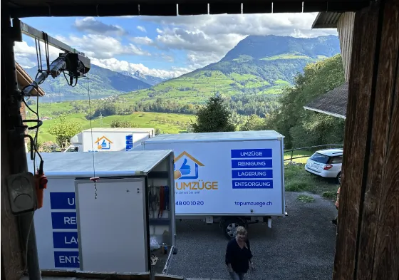 Top-Umzüge-AG-Internationaler-Umzug-Umzugsfirma-Zürich-Umzugswagen-Privatumzug-Firmenumzug-Umzugsreinigung-Seniorenumzug-Umzug-in-Alter